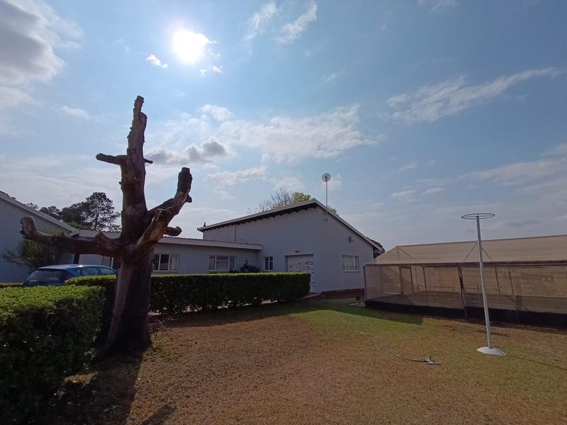 4 Bedroom Property for Sale in Middelburg Eastern Cape